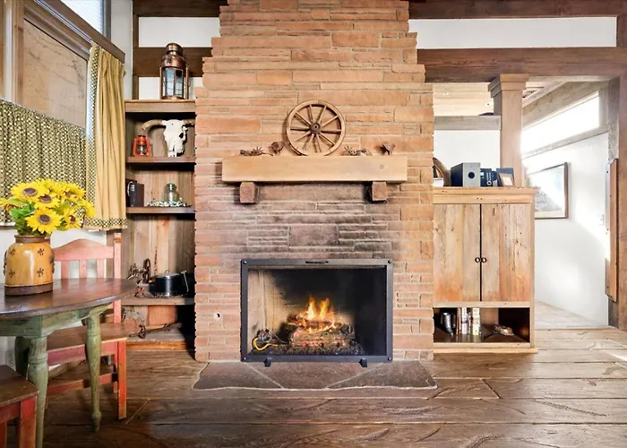 Adobe Village Villa- Lonesome Dove Apartment